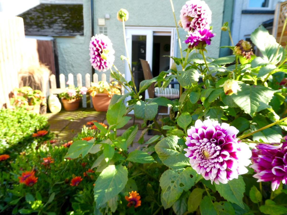 Chic 2-Bedroom Townhouse In Vibrant Abergavenny Exterior foto